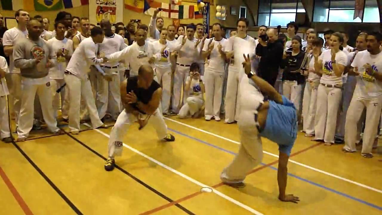 6eme rencontre de capoeira - toulouse, france 2010 - candeias 2  contramestre molejo