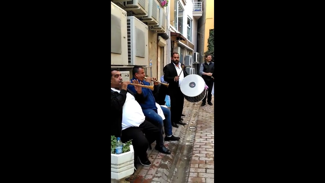 Kırmızı Gülün Alı Var (Davul Zurna)