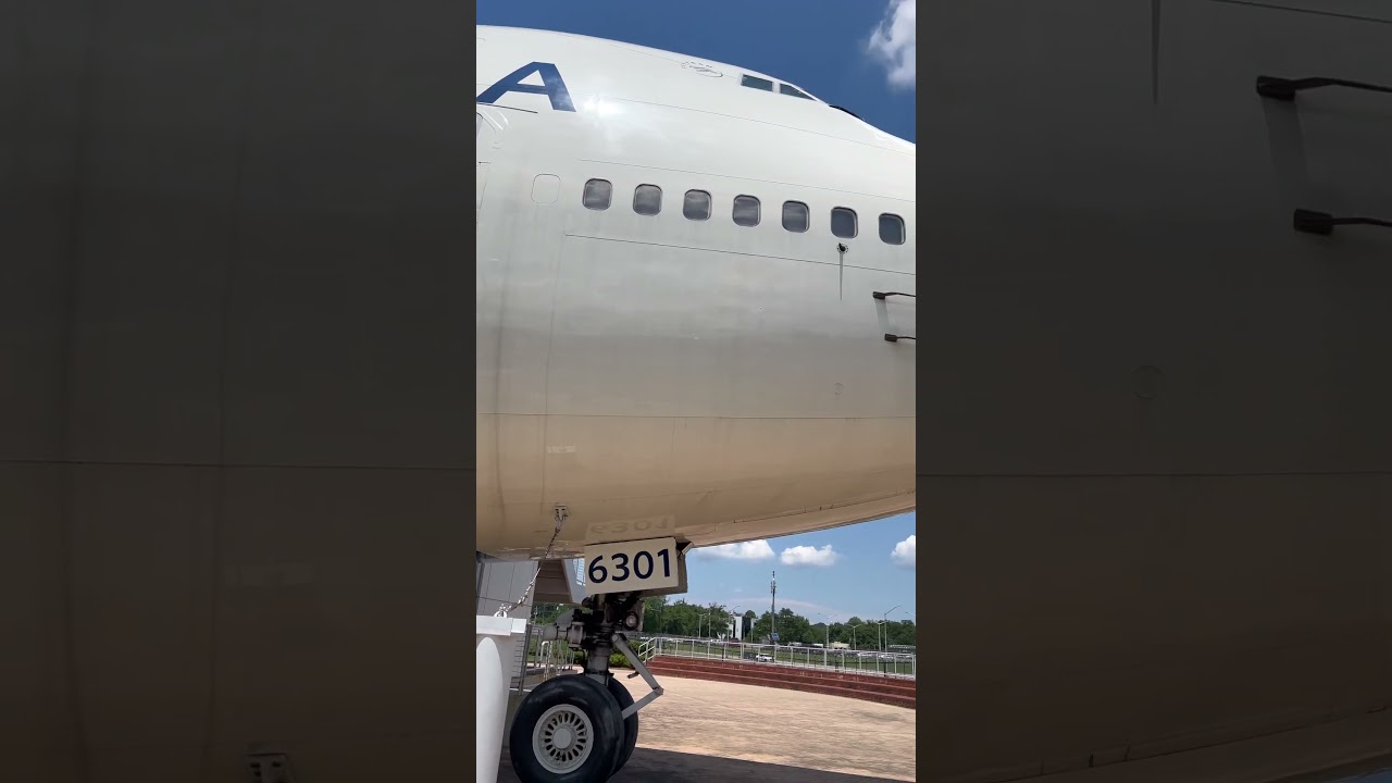 Up close with the prototype Boeing 747-400