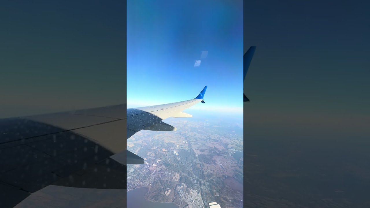 UA Flight 166 Landing in KEWR Airport Full Landing and Taxiing to Gate 
