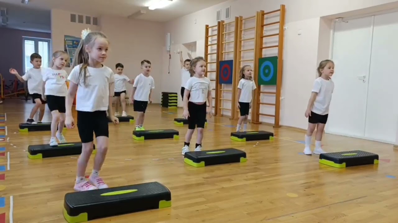 Детский сад №12/ спортивный танец с элементами степ-аэробики 