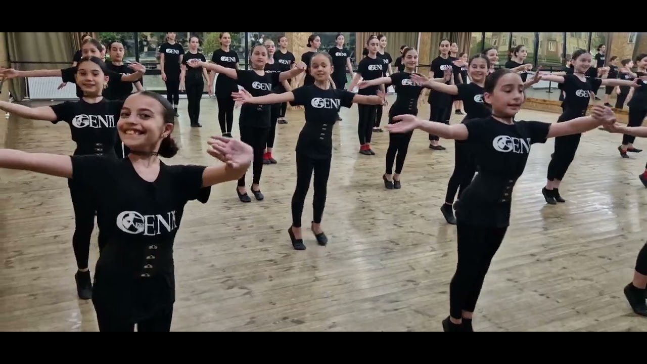 Ensemble Geni / გენი - ქართული. მესამე კურსის გოგონები.