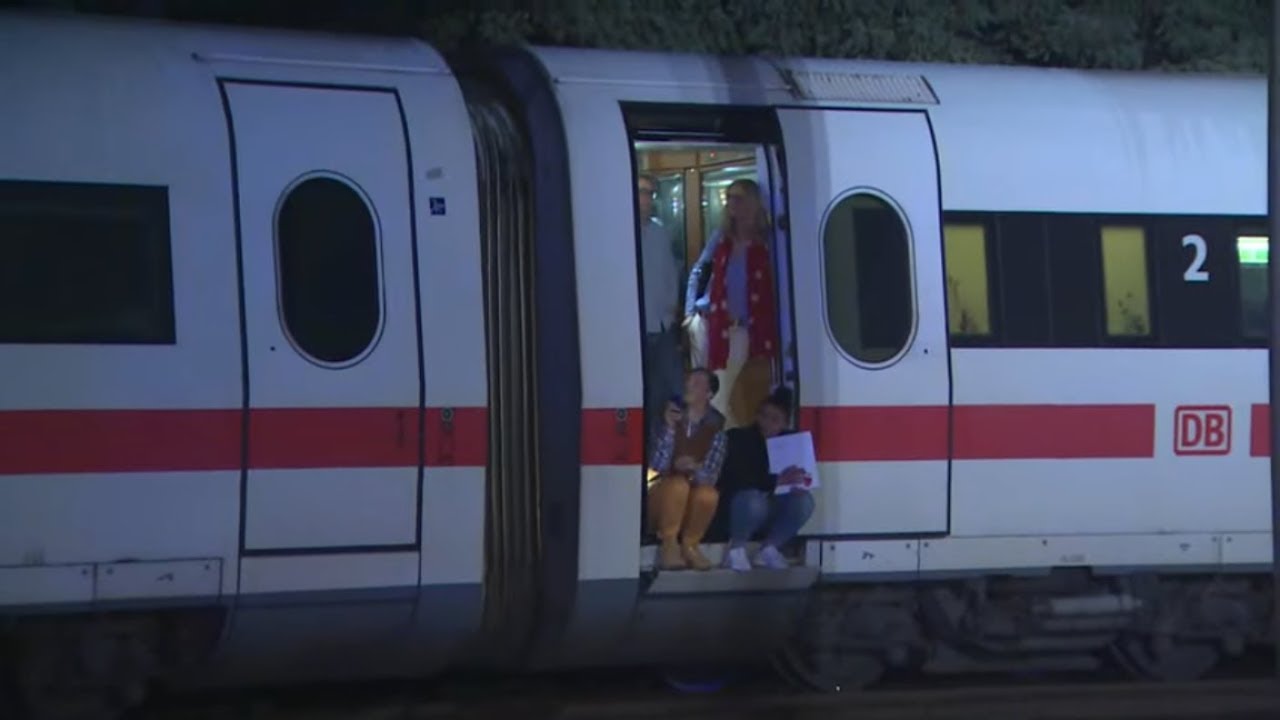 ICE-PANNE: Lebensgefahr - Passagiere steigen eigenm&auml;chtig aus