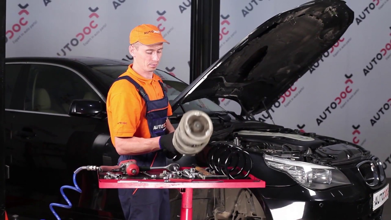 Jak wymienić sprężyny przednie w BMW 5 E60 TUTORIAL | AUTODOC