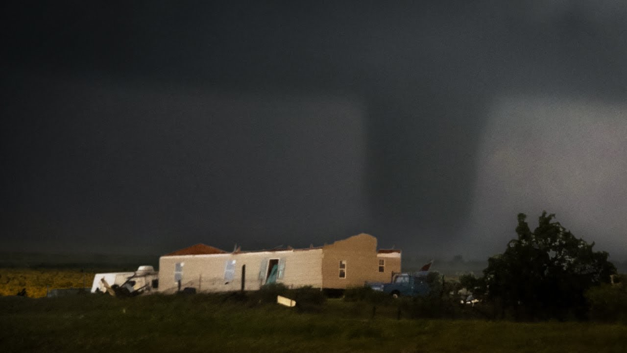 On a pris des RISQUES pour cette TORNADE 🌪️😨 | Cody in Tornado Alley 2x11 [final]