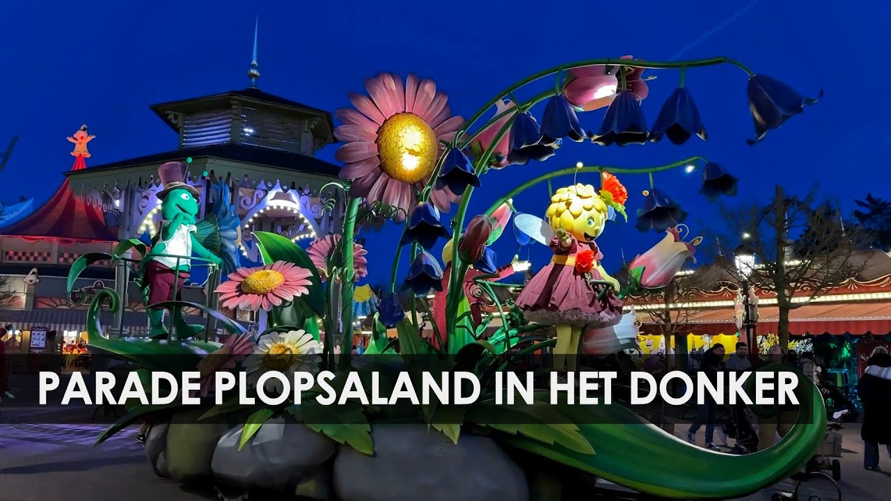 Nieuwe 25 Celebration Parade van Plopsaland in het donker