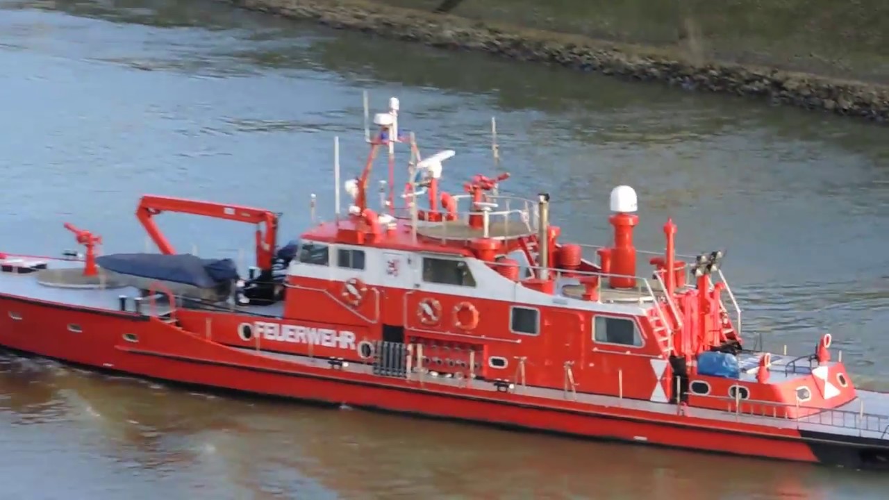 Feuerwehrboot Feuerl&ouml;schboot in D&uuml;sseldorf