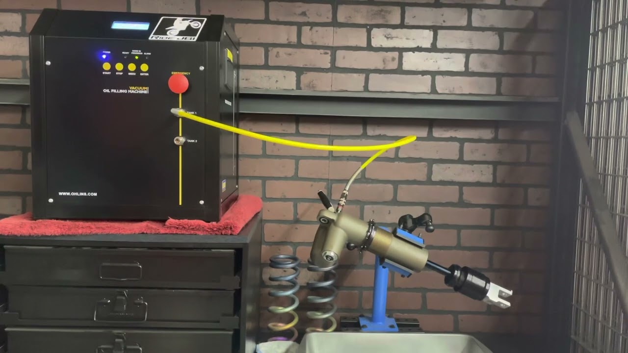 2022 Honda CRF450R Shock Vacuum Bleed & Oil Filled after JBI Suspension Revalve