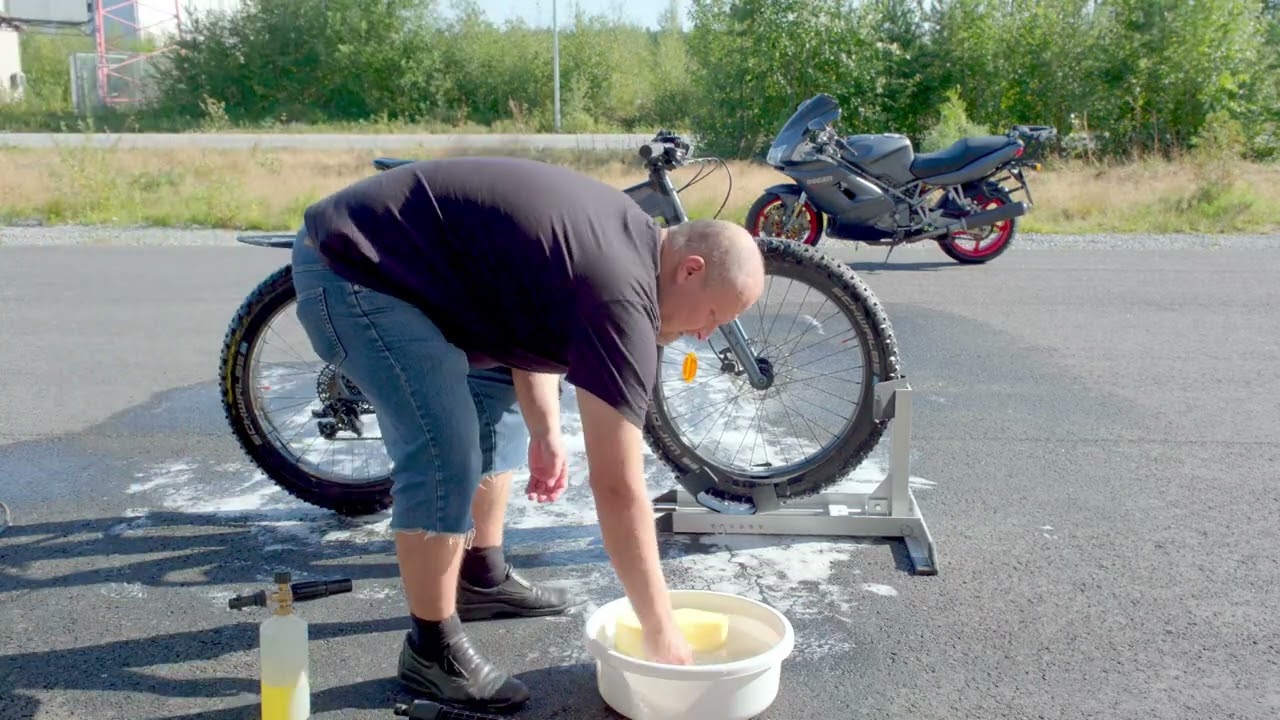 Fast Wrench: Felt DD70 Service, Part III - Let's wash the Fatbike