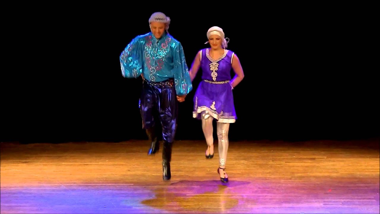 Zomzom and Yaël Zarca - Lebanese dabke duet in Paris 2013