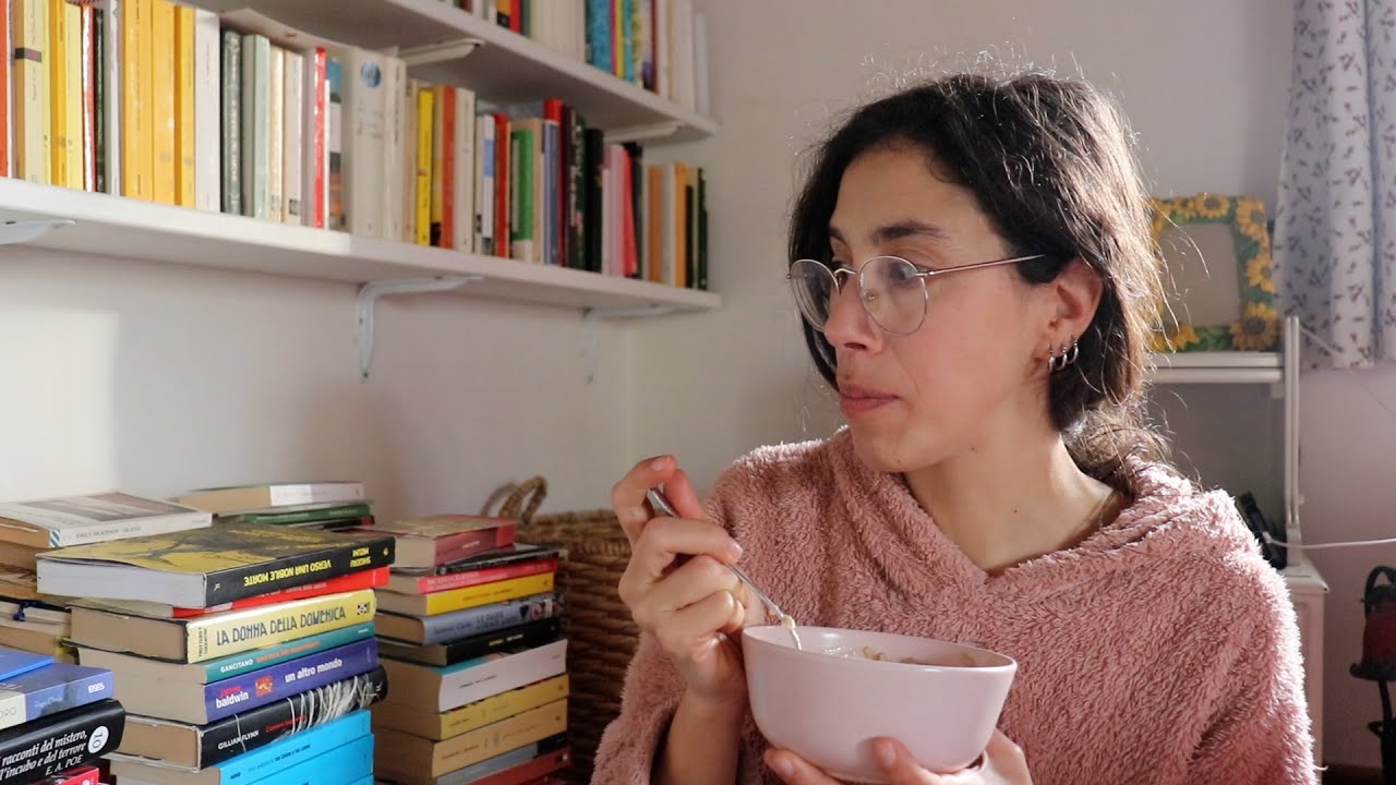 Libri e tè sognando la primavera (magari anche della civilità?) 📚🌹🌼