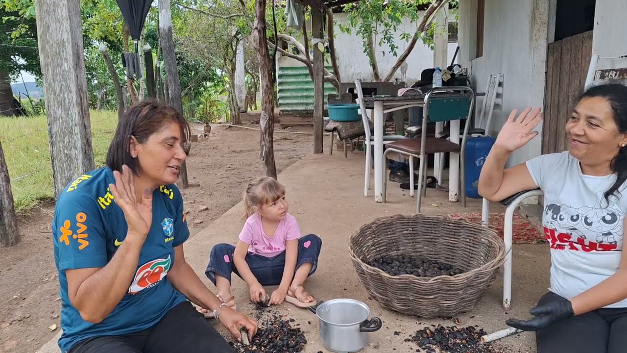 DIA DE ANIMAÇÃO COM ELAS/ VIERAM HOJE PARA A GENTE ASSAR AS CASTANHAS. 