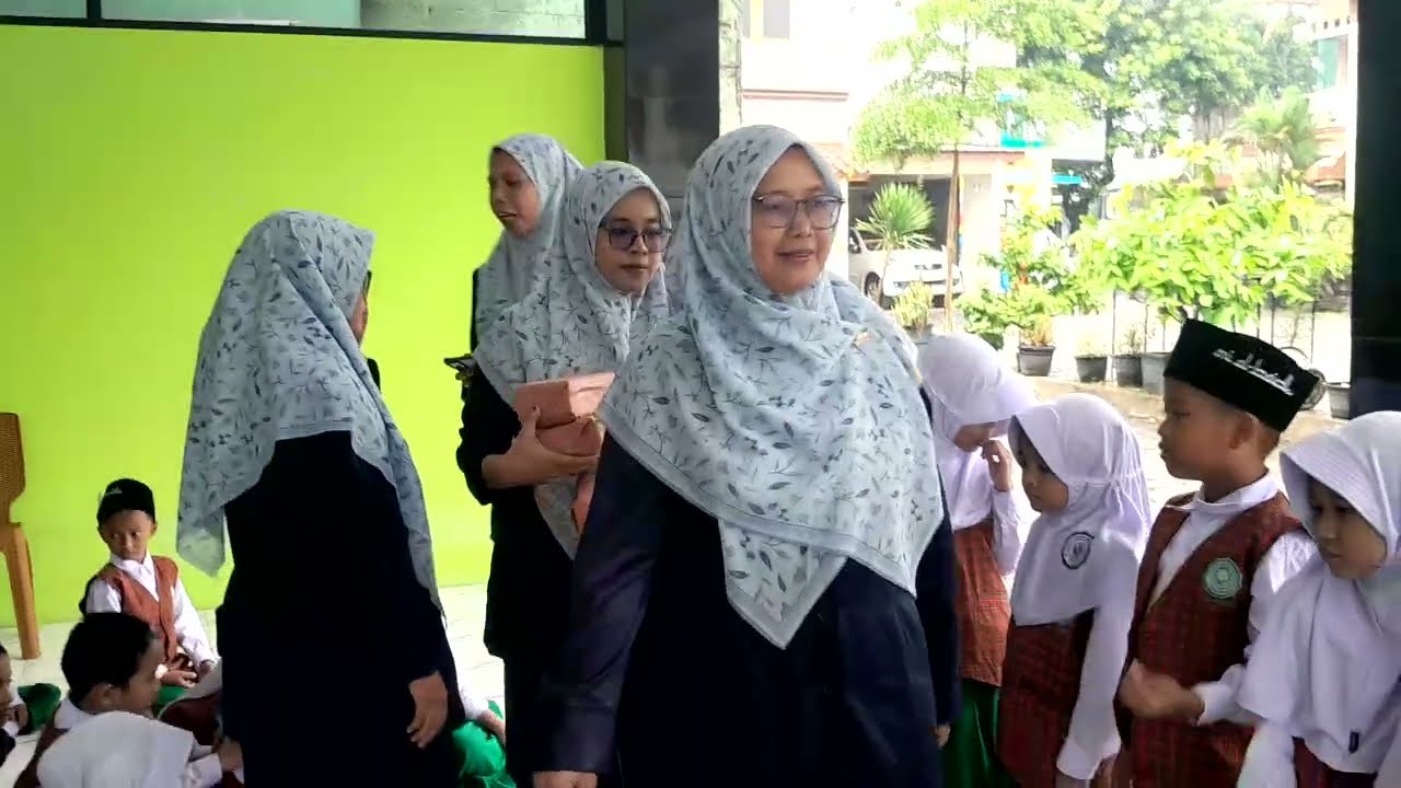 Pembagian hadiah lomba MI Albaidlo 