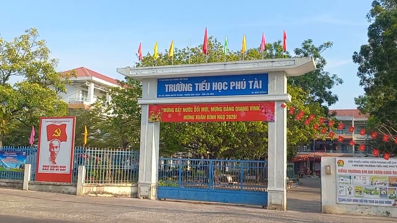 Goc nhin tong quat  3  khu  tai dinh cu  xom cho  quen song ca ty,day ghi nhan  thay doi thanh pho  