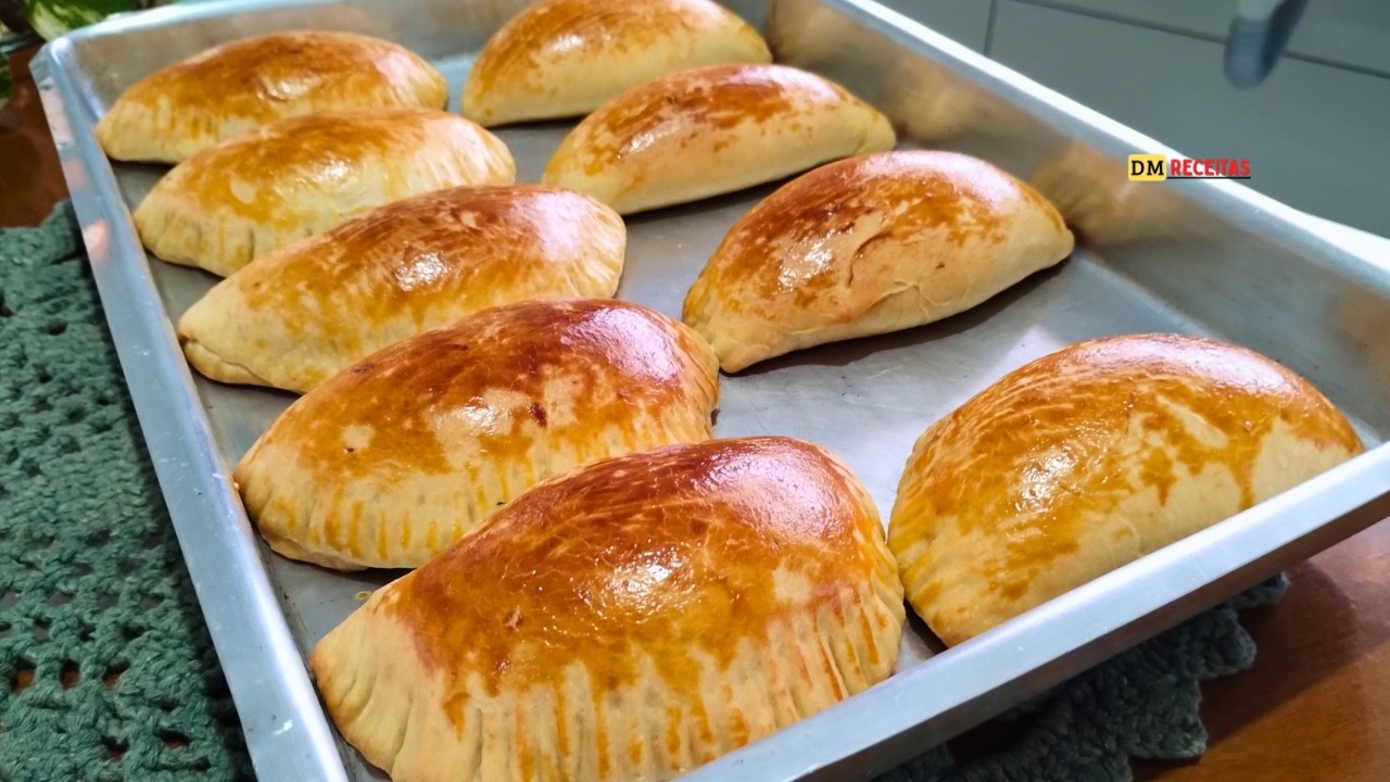 VOCÊ NUNCA MAIS VAI QUERER OUTRO PASTEL ASSADO DEPOIS DESSA RECEITA!