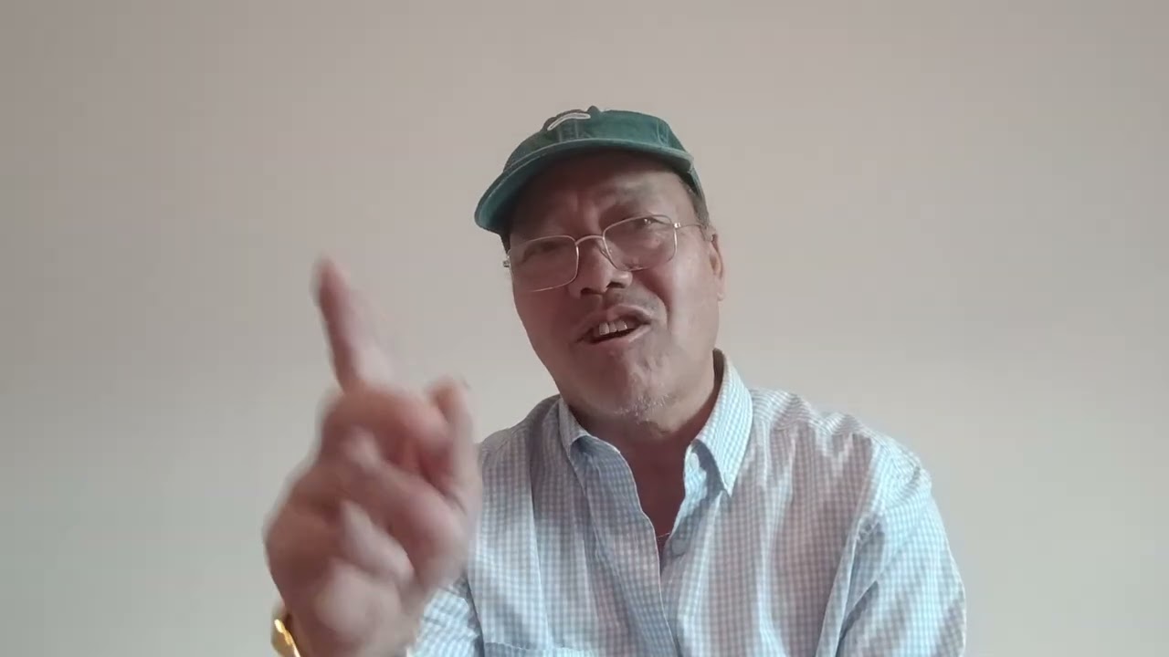 Ib rooj ntxiab mag ob tu nas ncuav liab qab.