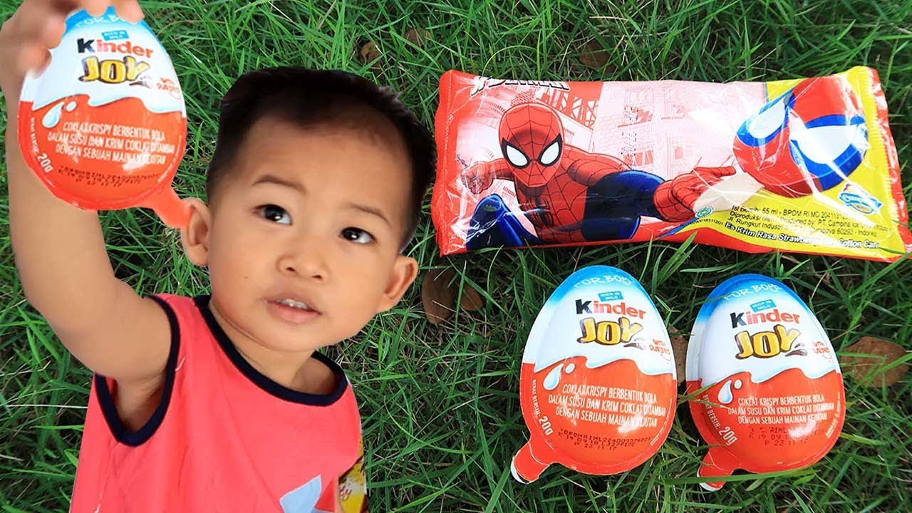 Anak Lucu Beli Kinder Joy & Es Krim Spiderman Berhadiah Mainan Anak Bagus