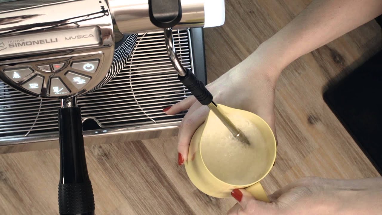 Příprava cappuccina s Petrou Veselou