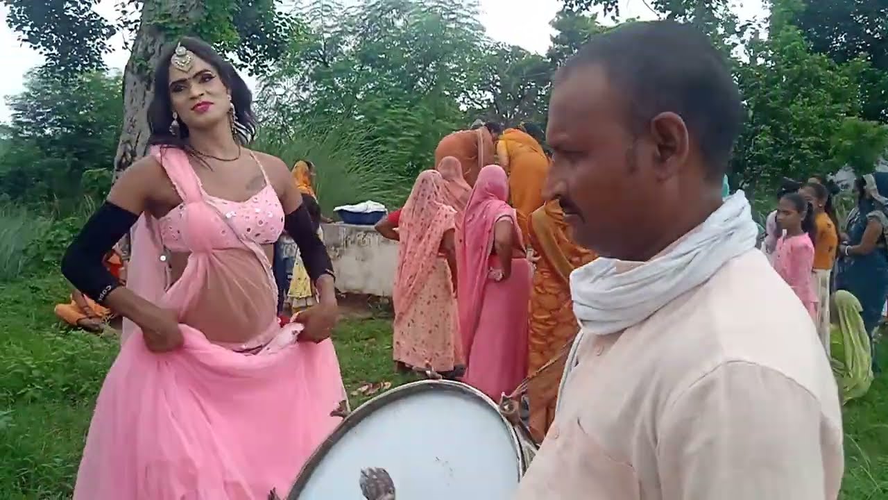 Dancer ke kamar Ko dekho bhai