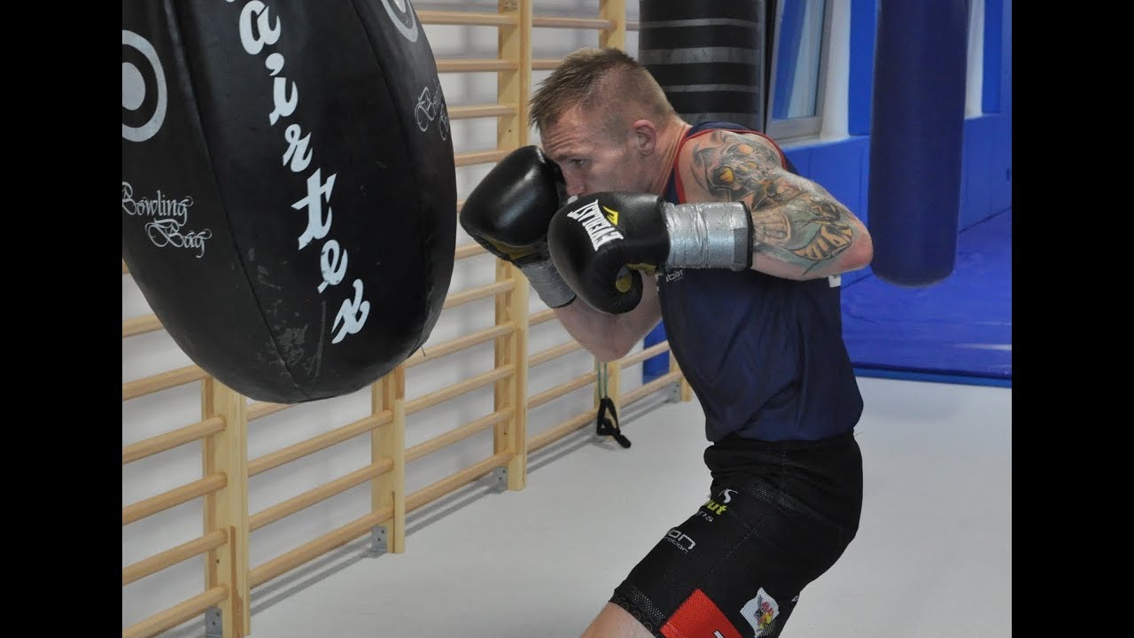 Przemysław Runowski - trening na worku