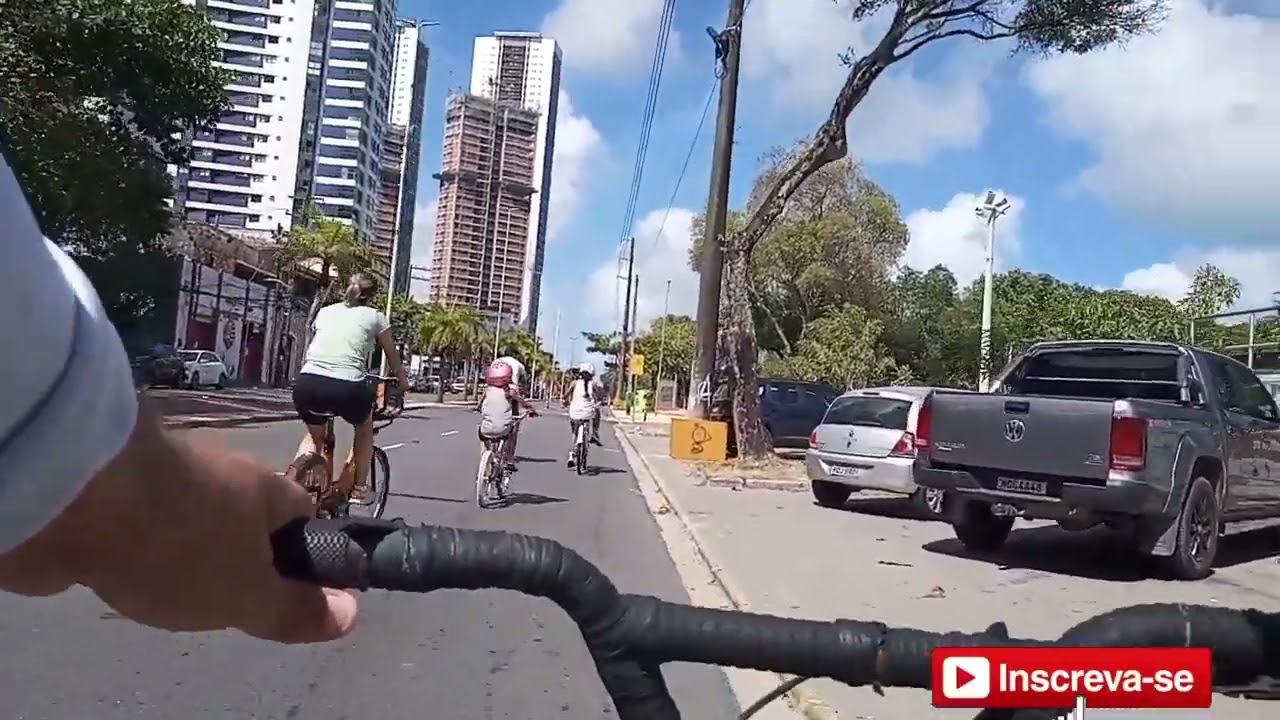 Gosto de andar nas ruas do Recife muito bom passeio adoro.