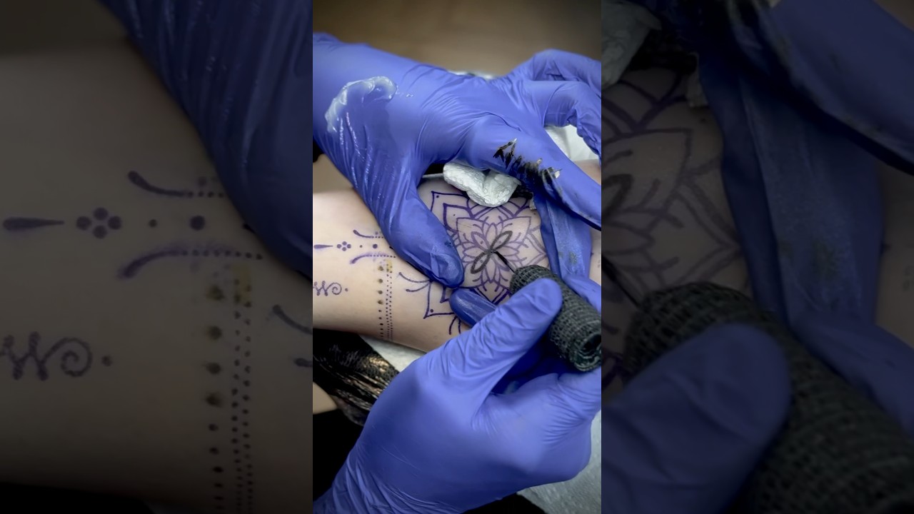 Hand poke tattoo behind the scenes #handpoketattoo #handpoke #tattoo