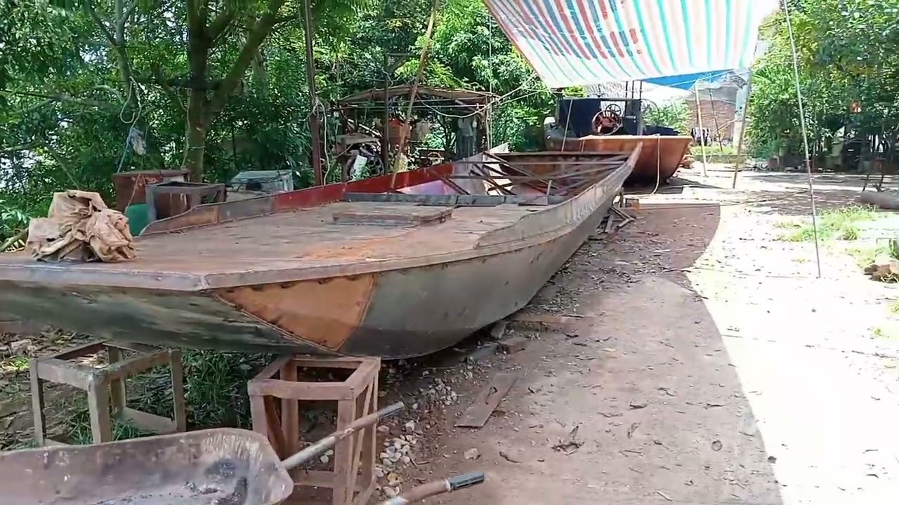 Đóng thuyền hàng & thuyền điều tốc 