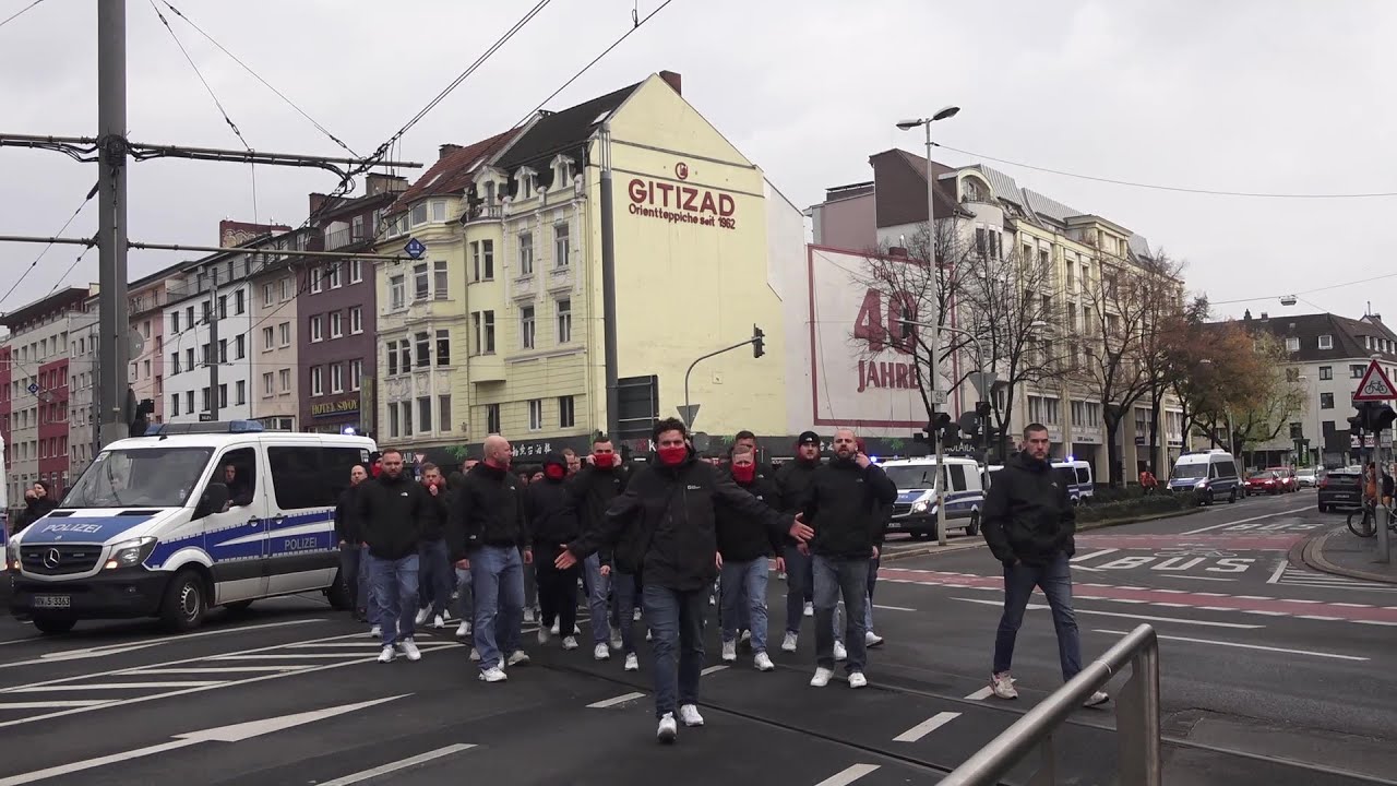 Polizei spricht 88 Siegener Fußballfans Platzverweise vor Spiel aus in Bonn am 09.11.25
