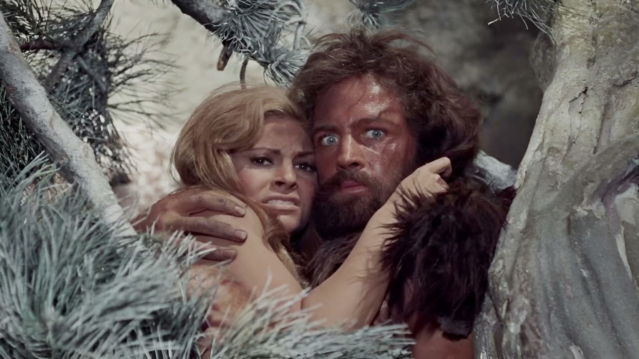 ORTA DOĞULU MAĞARA ADAMI NORVEÇLİ KADINLARLA DOLU ADAYA DÜŞÜYOR 😂 | One Million Years B.C. (1966)