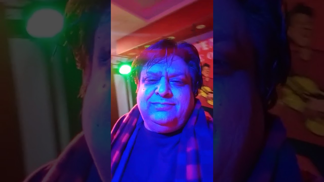 ये अक्खा इंडिया जानता है हम तुमपे मरता है