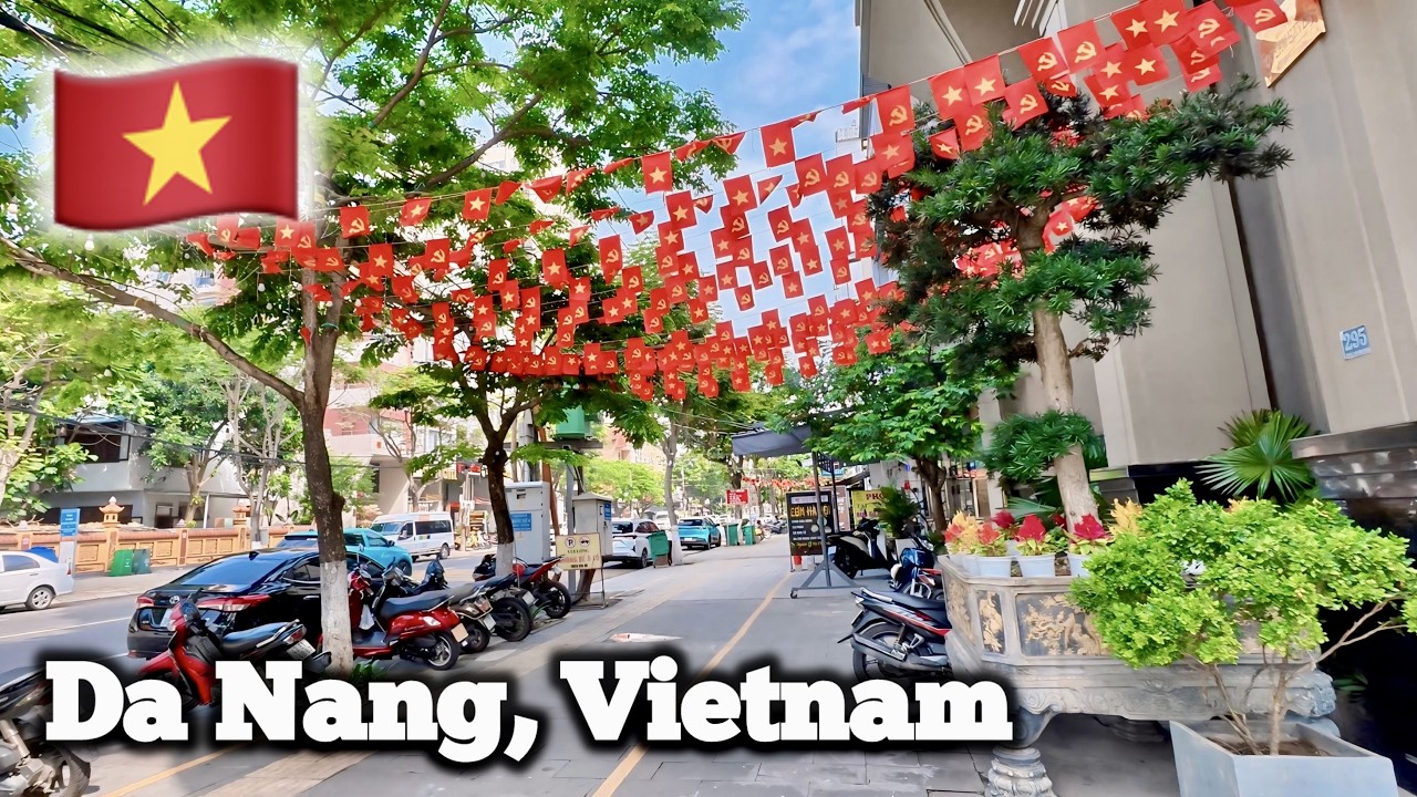 Life Right at the Beach in Da Nang &ndash; Full Street Walk