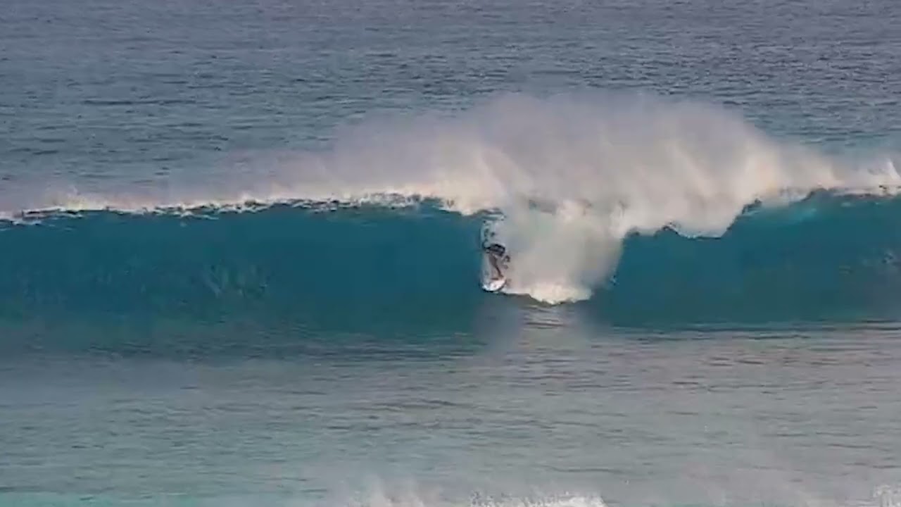 John John Florence STUNS CROWD with deep Backdoor tube at 2023 Pipeline Masters