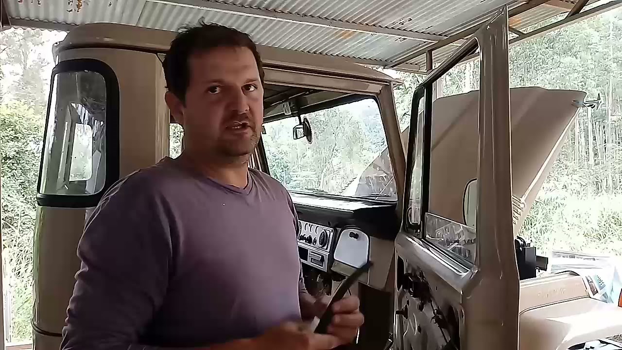 Macete na porta da toyota bandeirantes, para fechar bem leve.