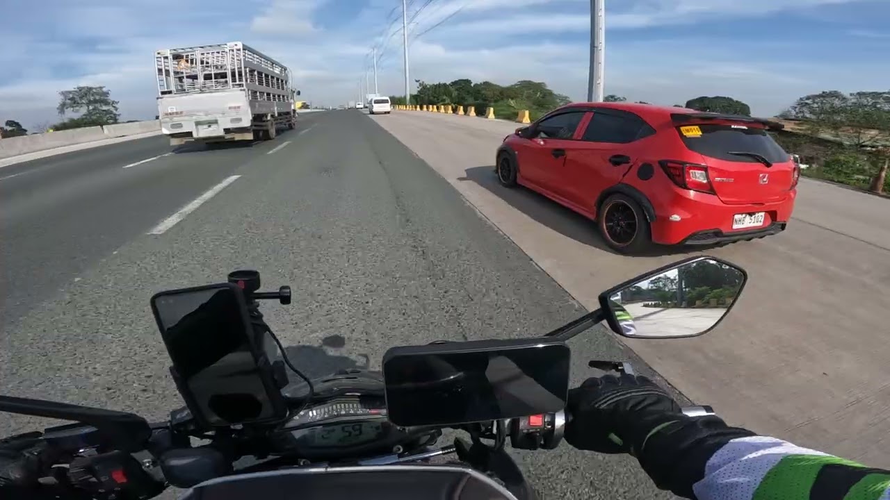 Kawasaki Z1000 R...May nakasabay sa SLEX na Honda BRIO with JLJ Car Accessories Sticker...