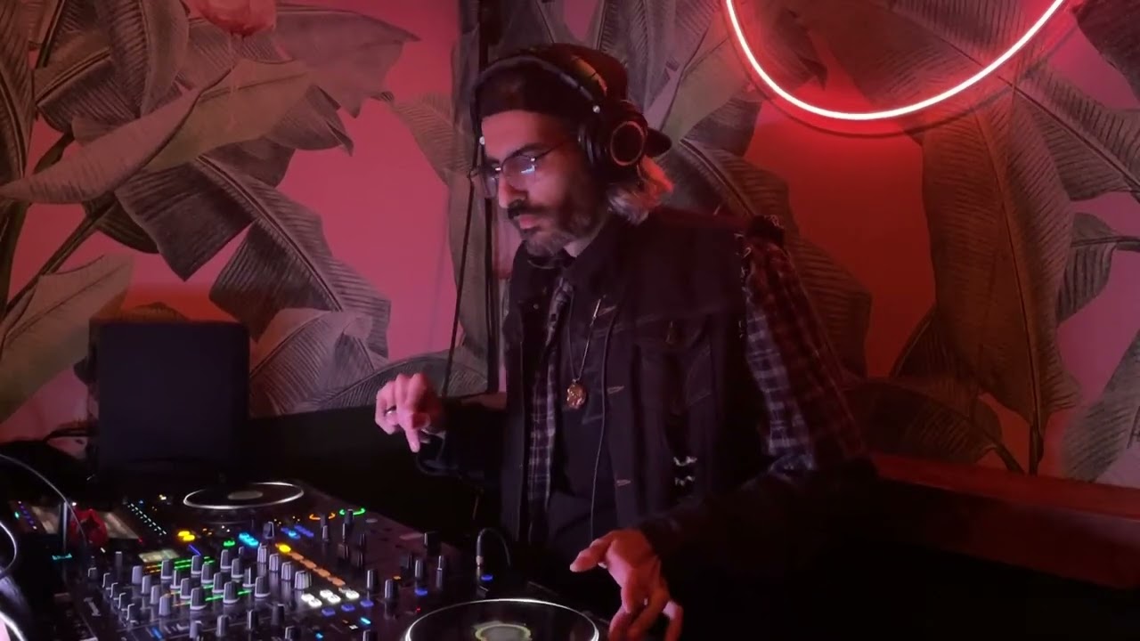 Nois.net playing Miami Noise Network's 1 Year Anniversary at Tipsy Flamingo