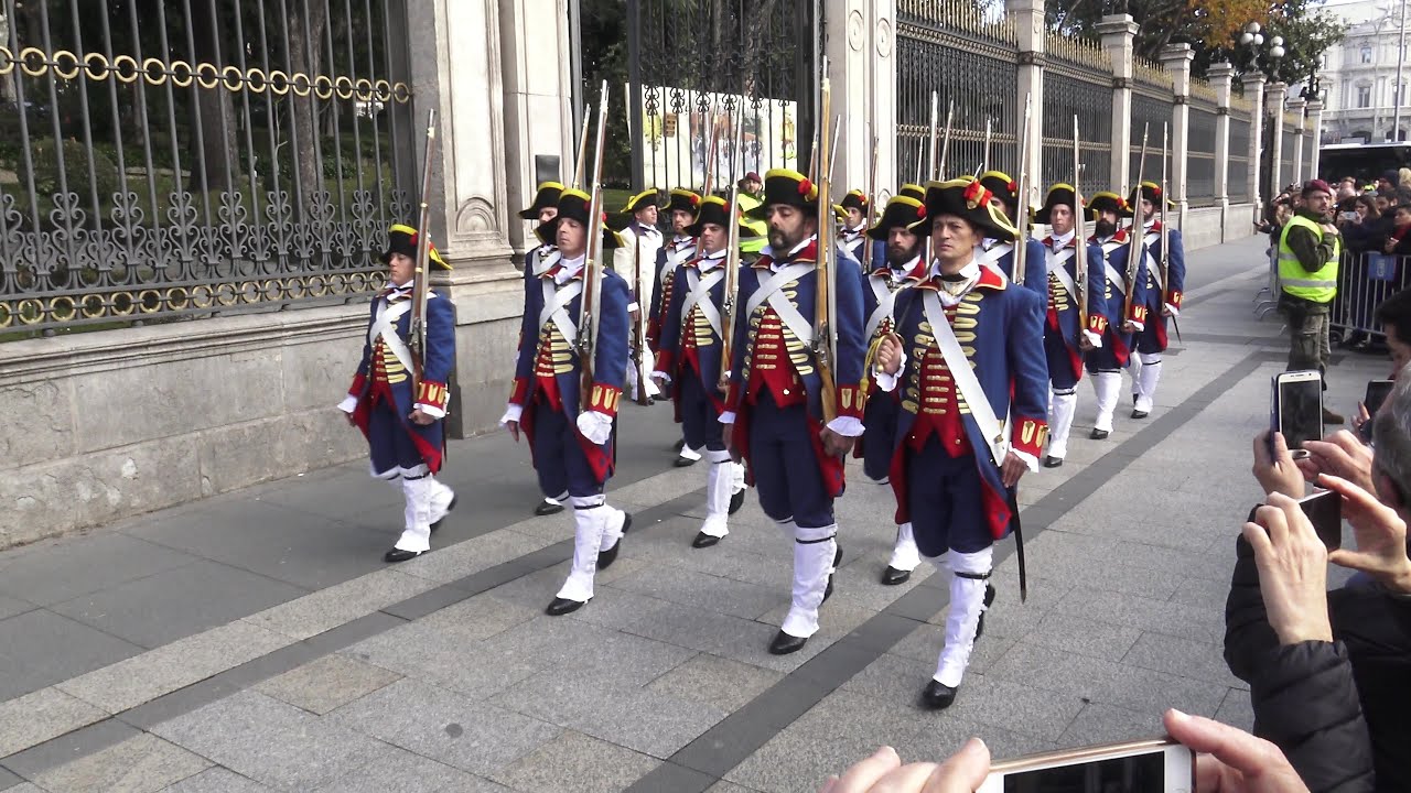 Relevo de la Guardia en el Palacio de Buenavista de Madrid.  Uniformidad de Carlos III