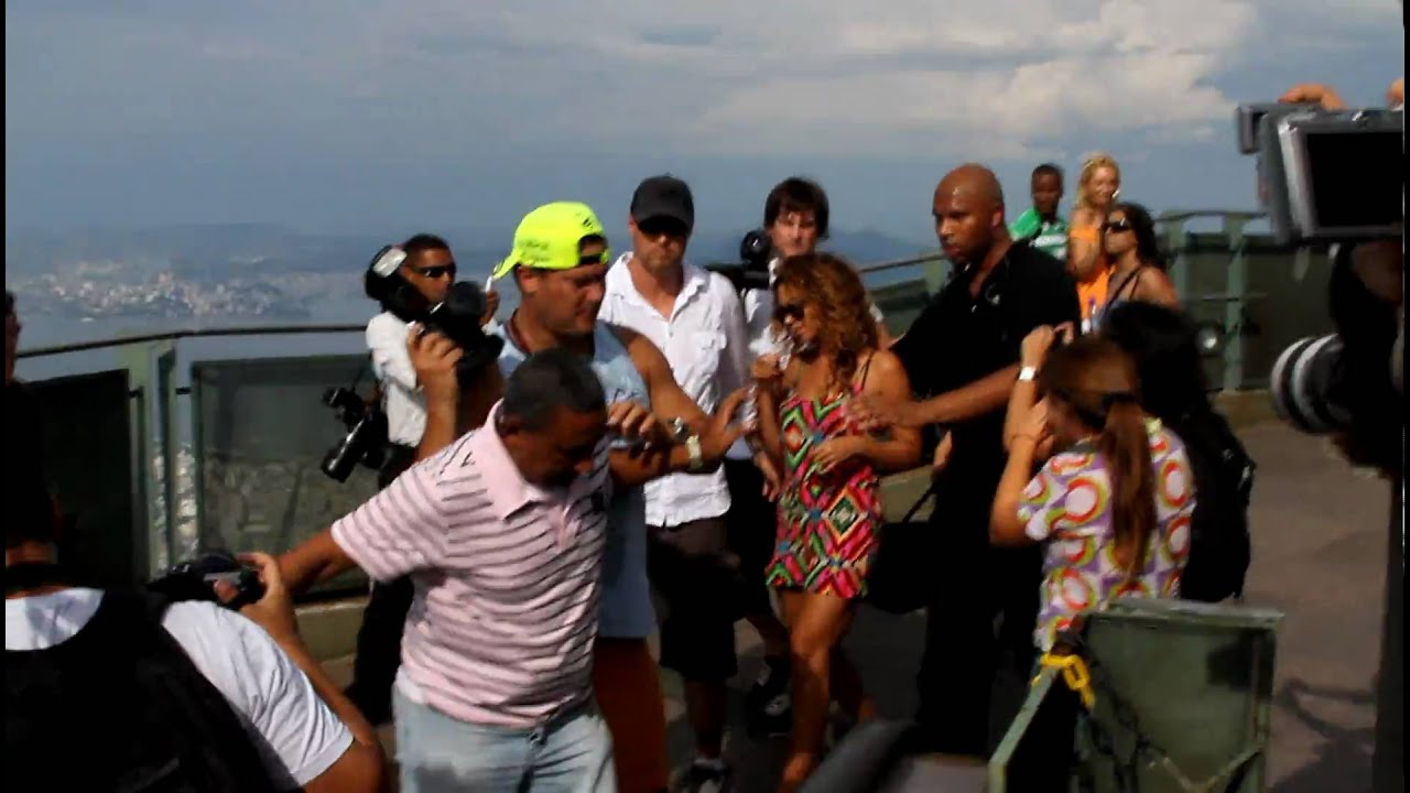 Beyoncé visita o Corcovado no Rio de Janeiro