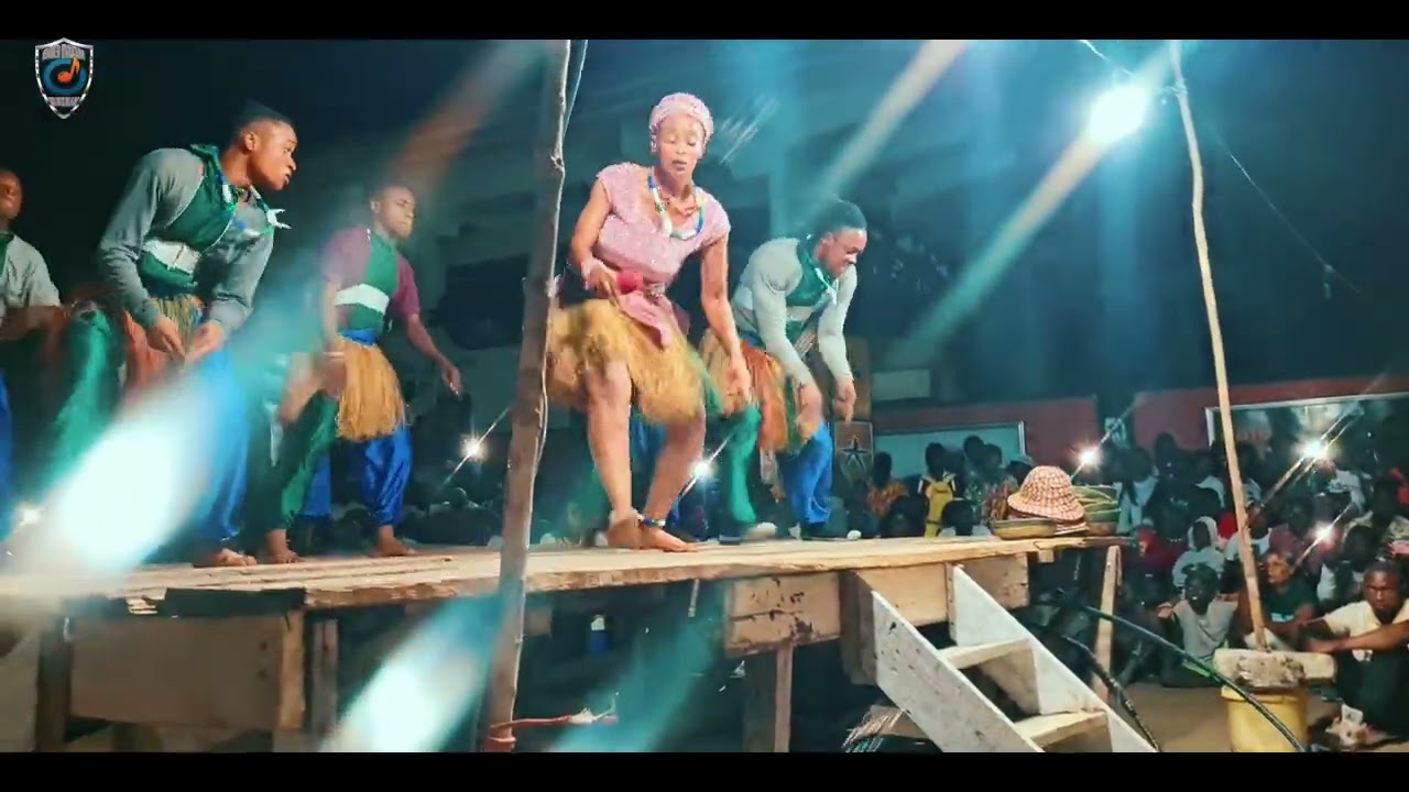 New Pretty Q  (D Mama D Mama) live stage performance.