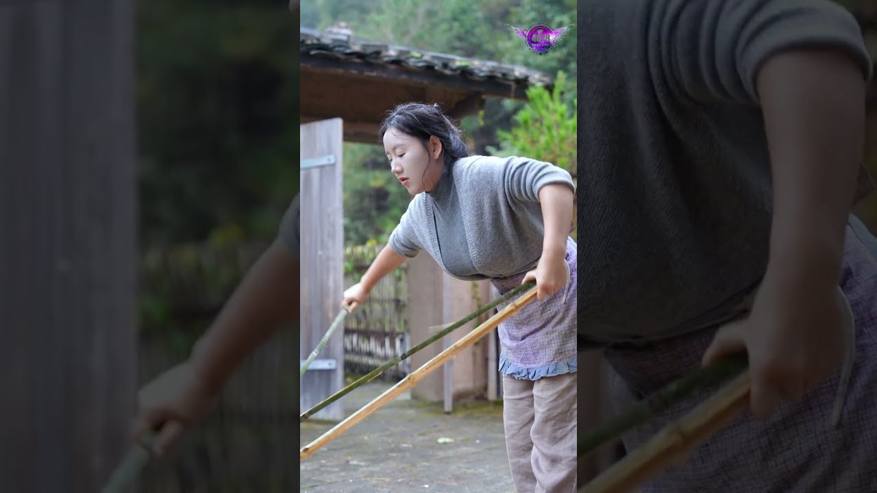 Cut bamboo to make a fence for the vegetable garden