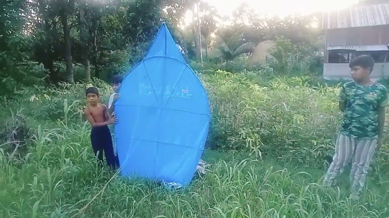 বিশাল সাপ ঘুড়িটি যেভাবে আকাশে উড়ানো  হল। #kiteflying #viralvideo #trending #2025