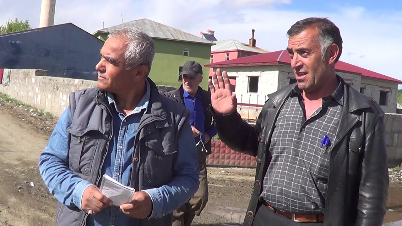 KARS MERKEZ AKBABA KÖYÜ MUHTARI NECMİ KARAHANCI GRUP YOLUMUZ ASFATLANMALI