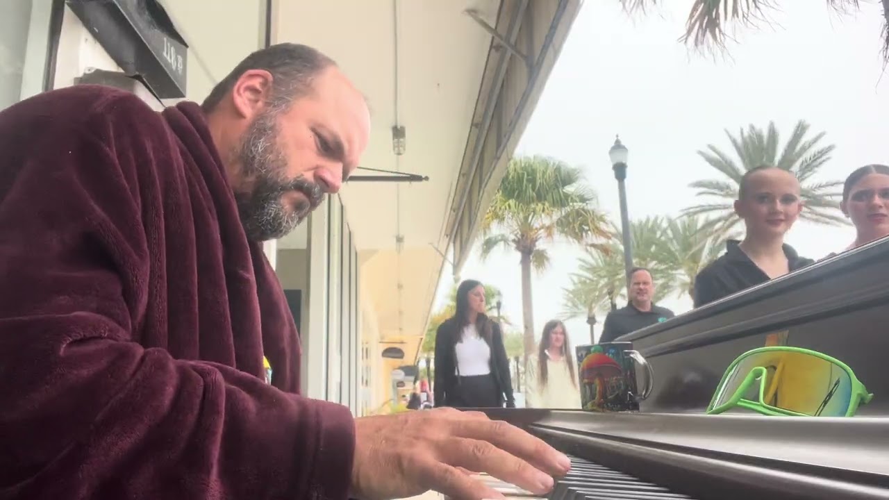 When you can barely hear what you’re thinking about playing 🎹 (Feb. 28th, 2026) Street Performance 