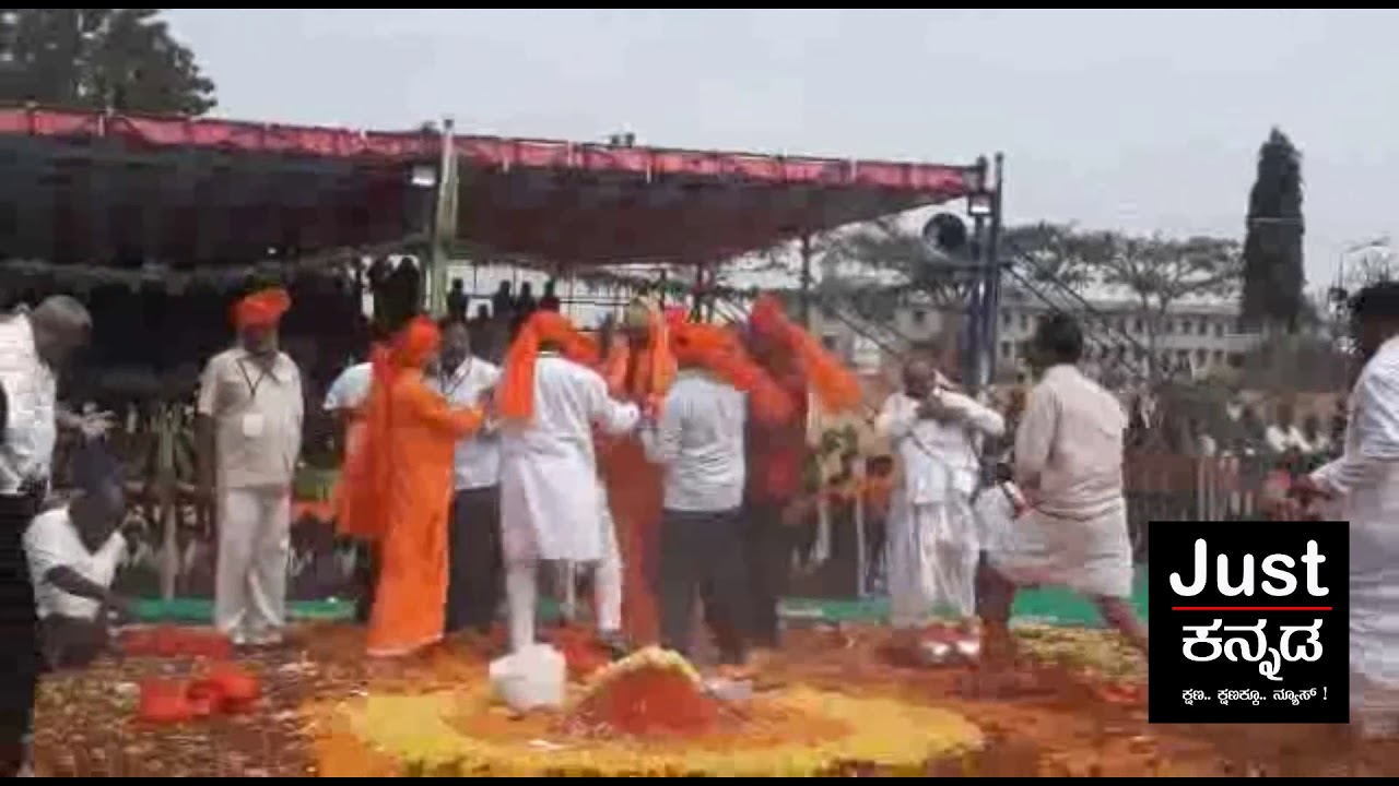 Nitrogen balloon explosion at suttur fair. deshikendra shree Escape from danger..