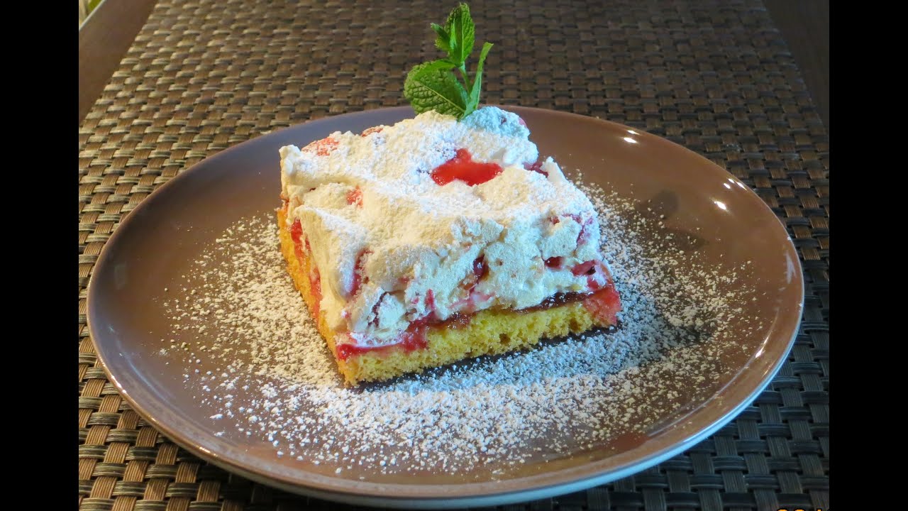 Ribislkuchen mit Schneehaube