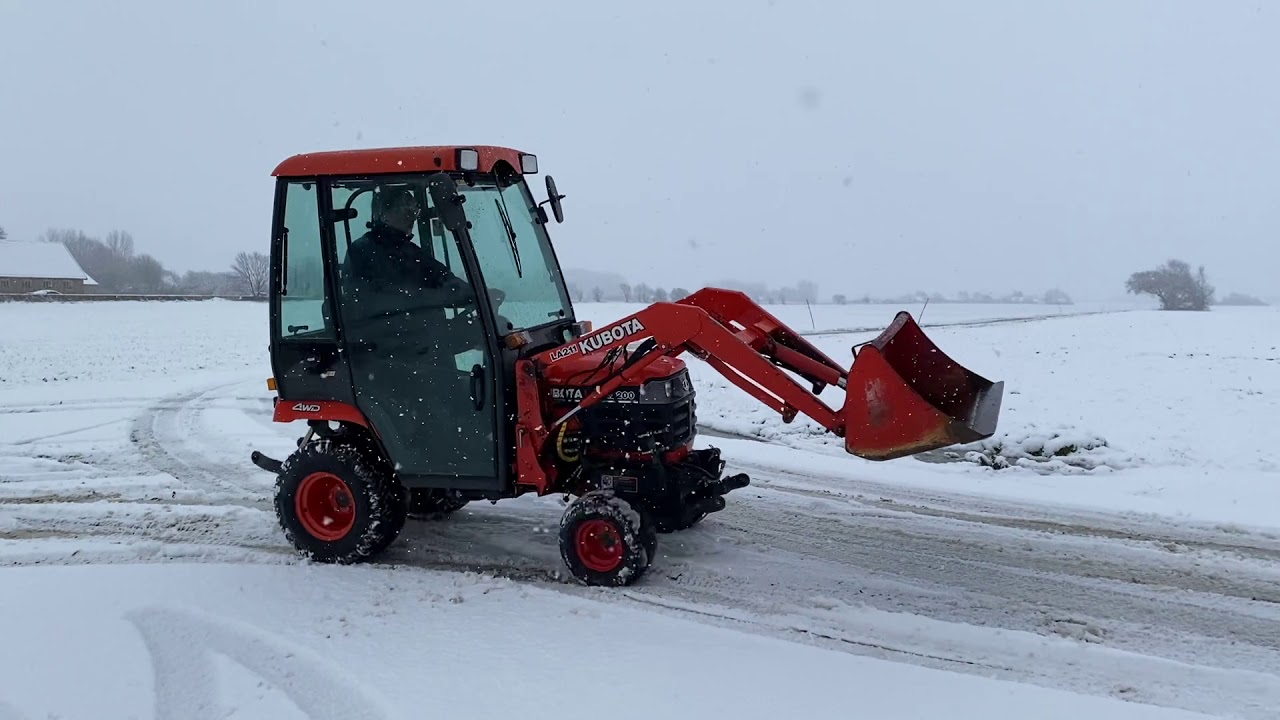K&ouml;p Minitraktor Kubota BX2200 med tillbeh&ouml;r p&aring; Klaravik
