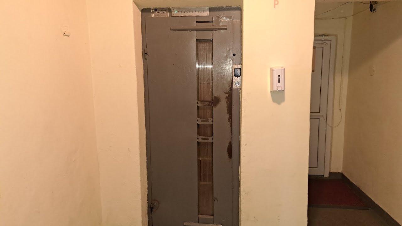 Old original IFMA traction elevator @ Piața Libertății, Miercurea Ciuc, Romania