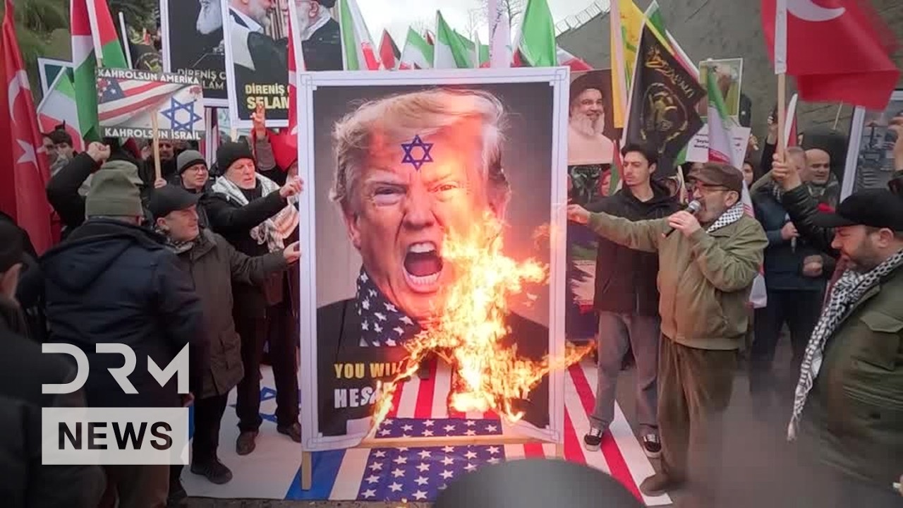 Антиамериканская акция протеста в Стамбуле: плакаты с Трампом и Нетаньяху подожжены на фоне напря...