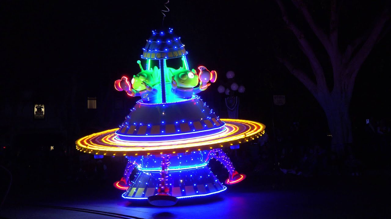 2016-03-24 Disneyland Paint the Night 4k Main Street Circle Train Station