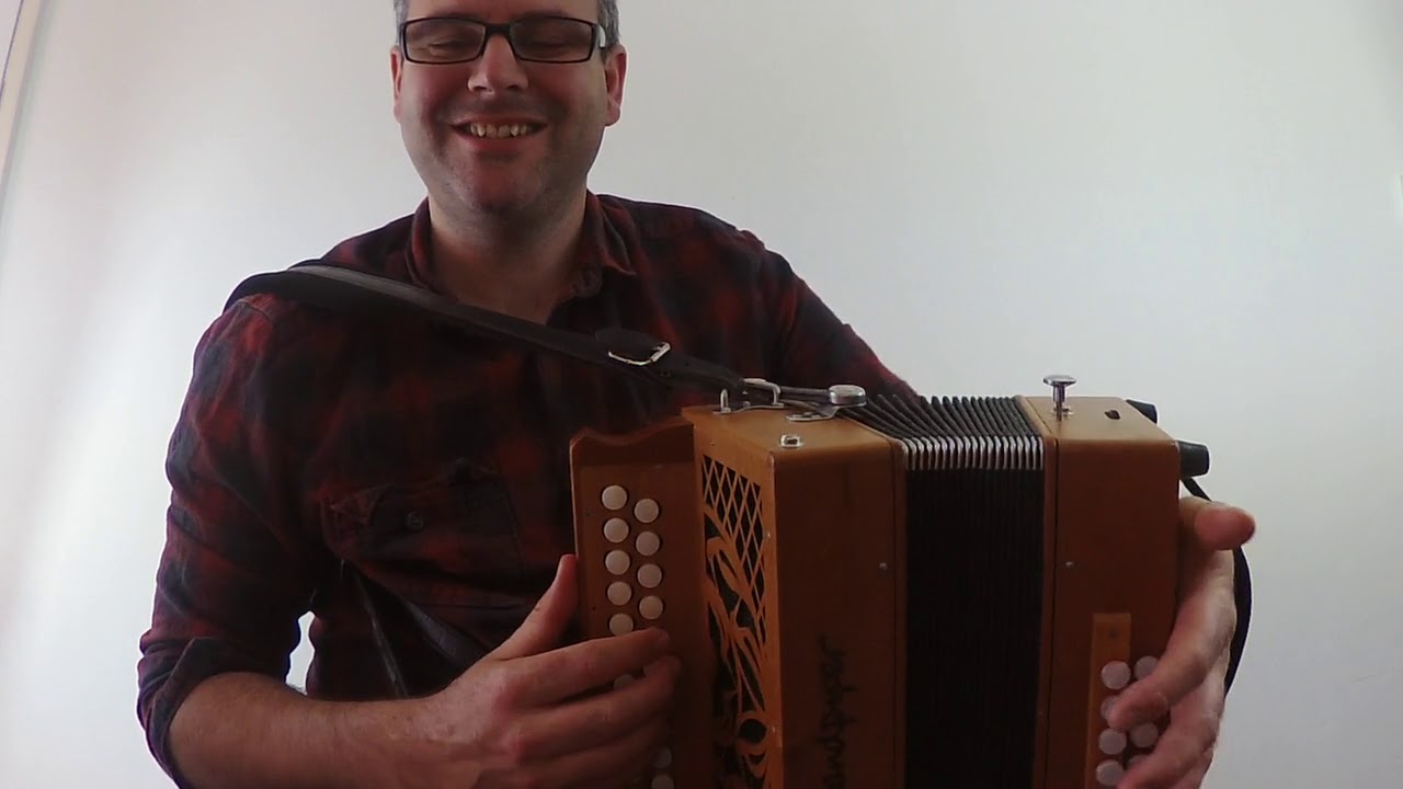 Tim Edey teaches Irish accordion B/C The Congress reel