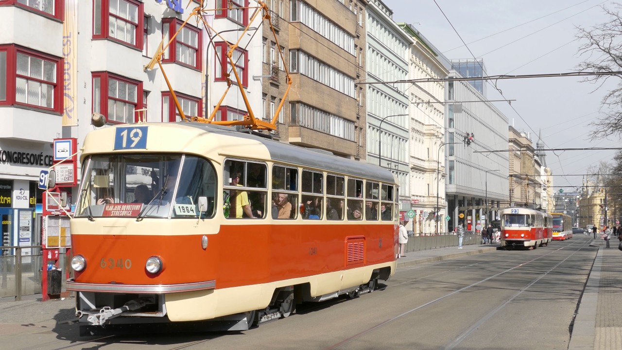 Tramvajový průvod pražských vozů T3 a 15T - zahájení sezony 2017, linka 23